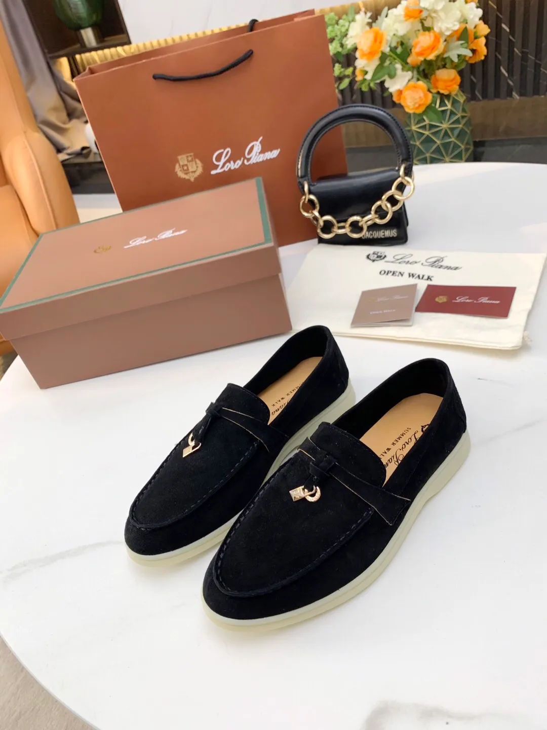 👟👟Ex-factory price👟👟Ex-factory price 480👟👟 Women's shoe factory Loro 👟👟Ex-factory price iana founded the existing Loro 👟👟Ex-factory price iana company on April 24, 1924. It is now the sixth generation of family business, providing the best quality products to customers who are discerning about taste and quality. Imported original fabrics. Imported Sheep Beijing, made of plain calfskin lining. Hand-sewn thread. Original packaging. Size: Women's 35-42, Men's 38-45, Women's 41/42, Men's 38/45. Customized and non-returnable.